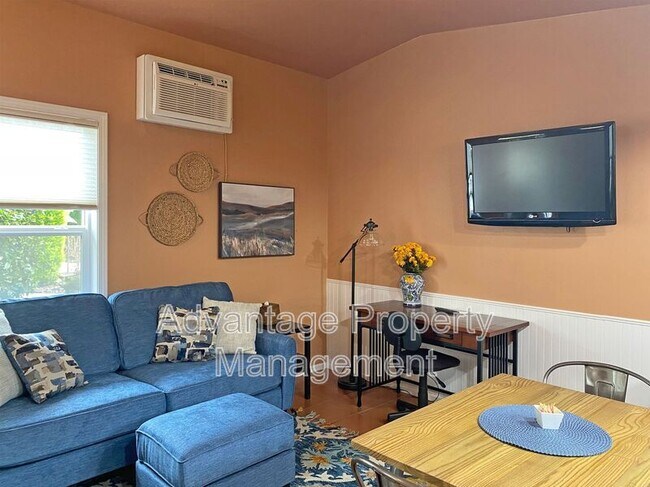 Foto del edificio - 1720 SW Brooklane Dr