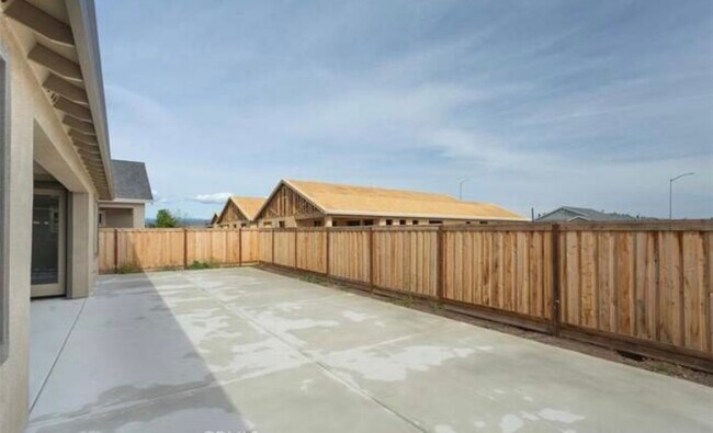 Foto del edificio - 443 Eel River Ln