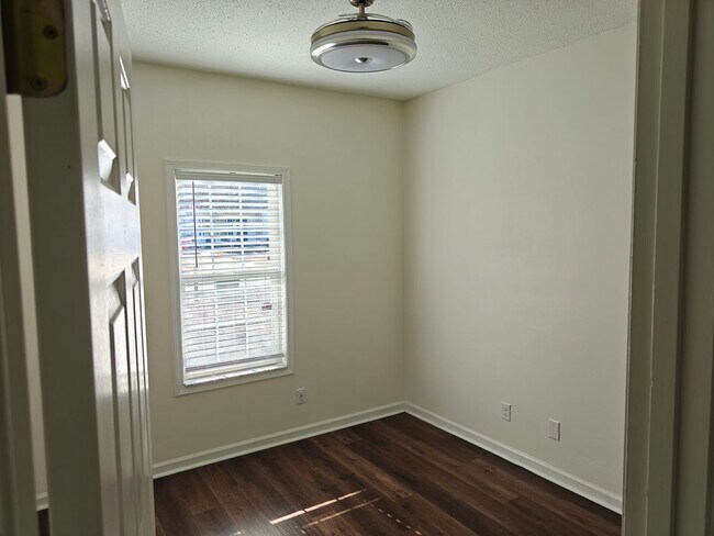 Building Photo - 3840 Goforth Dr