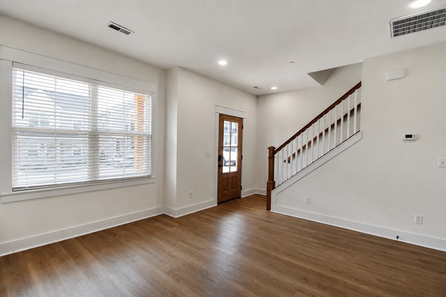 Building Photo - 1355 Belfair St