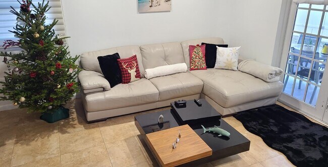 Foto del edificio - 2338 Sunset Dr