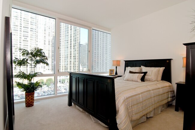 Building Photo - 505 N McClurg Ct