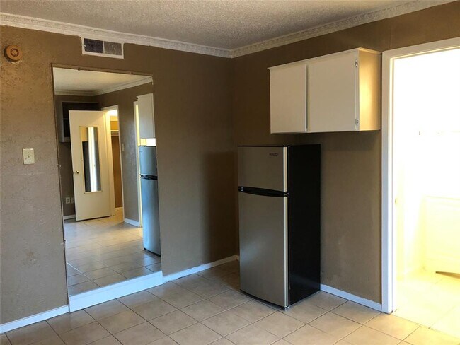 Building Photo - 7933 Cliffbrook Dr