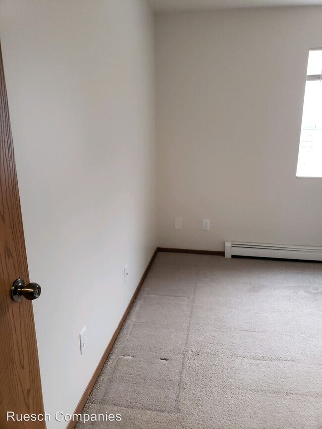 Building Photo - 1180 Dodds Dr