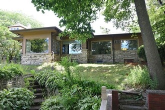 Building Photo - 716 W Rock Pl