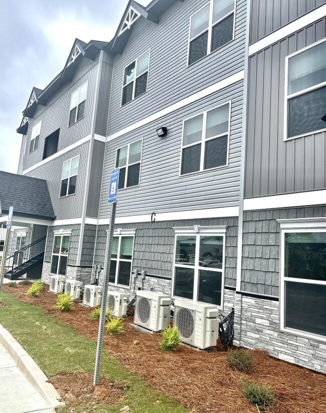 Building Photo - Platform Douglas