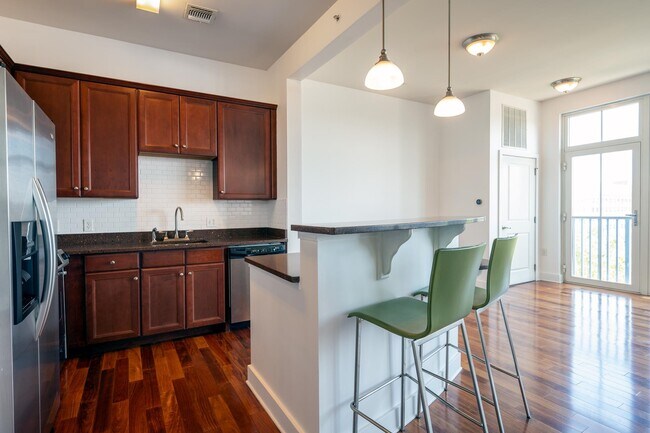 Foto del edificio - 55 Mallory Ave