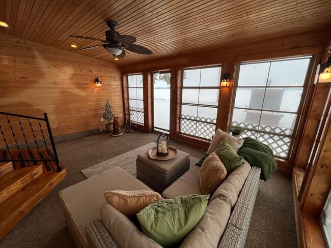 Building Photo - 14555 Breezy Point Rd