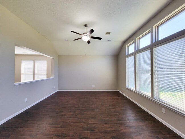 Building Photo - 3007 Meadow Prairie St