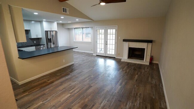 Building Photo - 1415 W Braker Ln