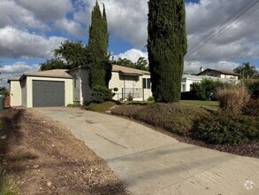 Building Photo - 927 Lemon Ave