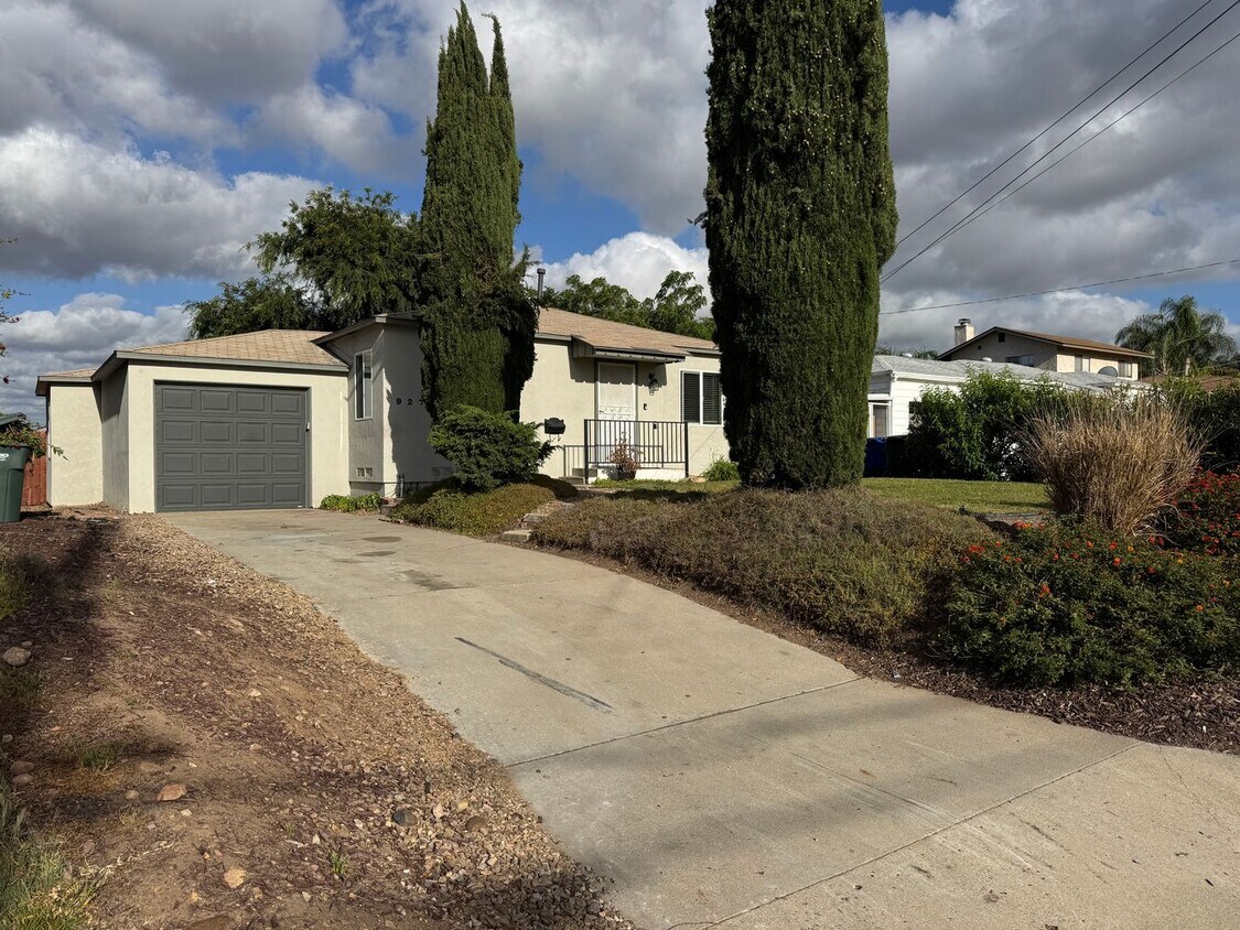 Foto principal - 4 Bedroom House in El Cajon