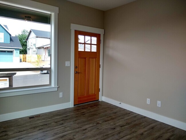 Building Photo - Application Pending - Pet Friendly, 4 Bedr...