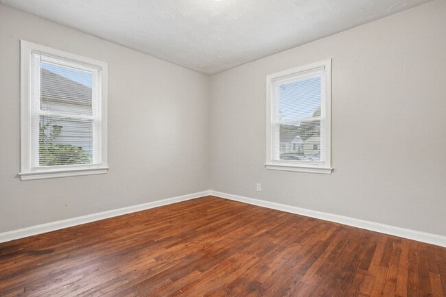 Building Photo - 1724 E Kossuth St