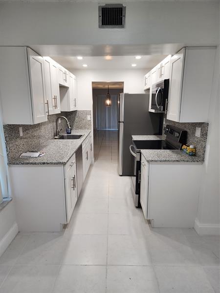 Foto del edificio - 5609 NW 18th St