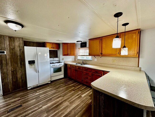 Building Photo - 2/2 Mobile Home