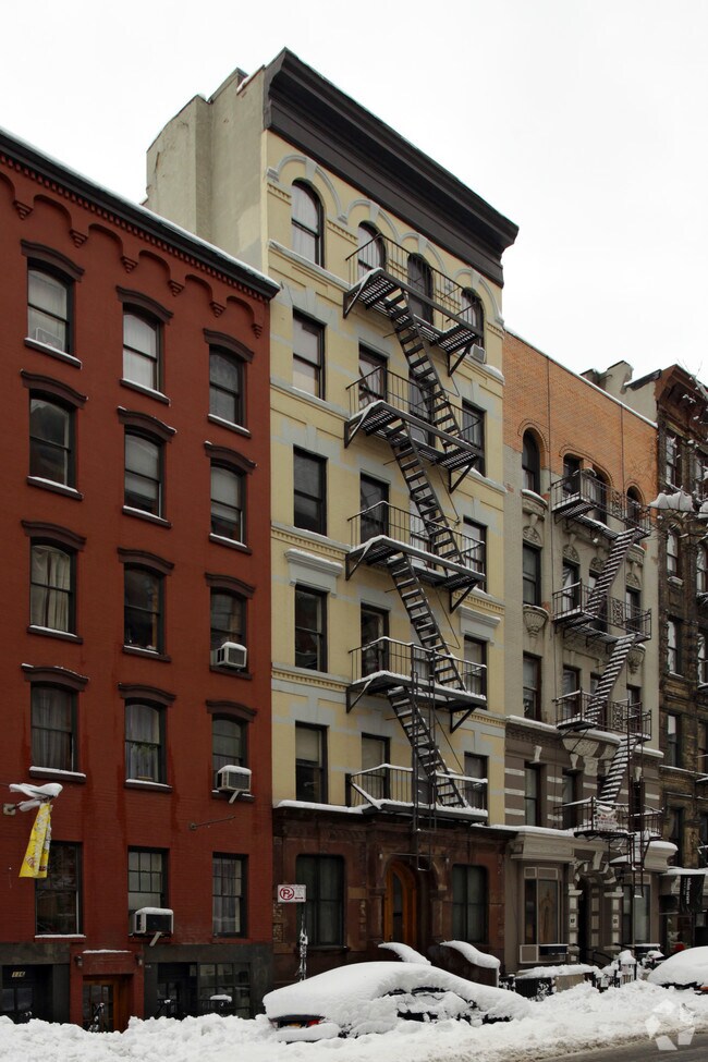 Building Photo - 114 E 7th St