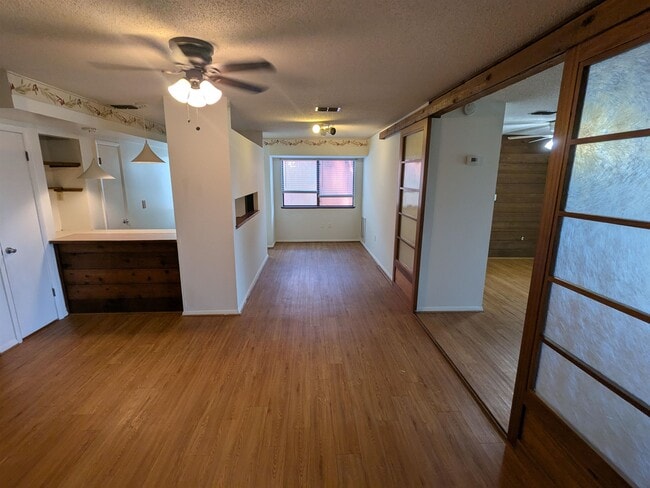 Building Photo - 2885 Par Ln