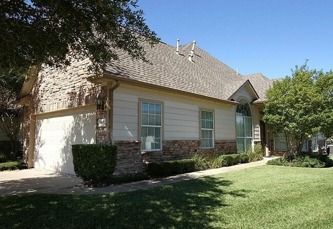 Building Photo - 7914 Glenn Cliff Dr