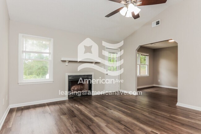 Building Photo - 713 9th Ave S