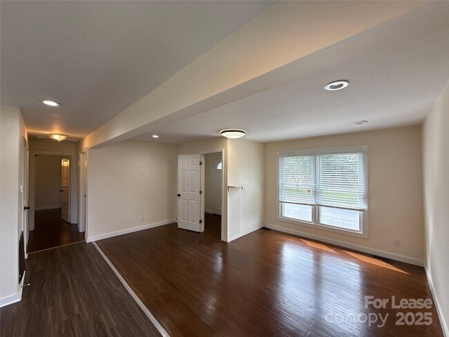 Foto del edificio - 200 Skyland Ave