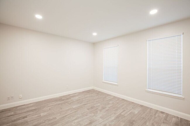 Building Photo - 9900 Presthope Dr