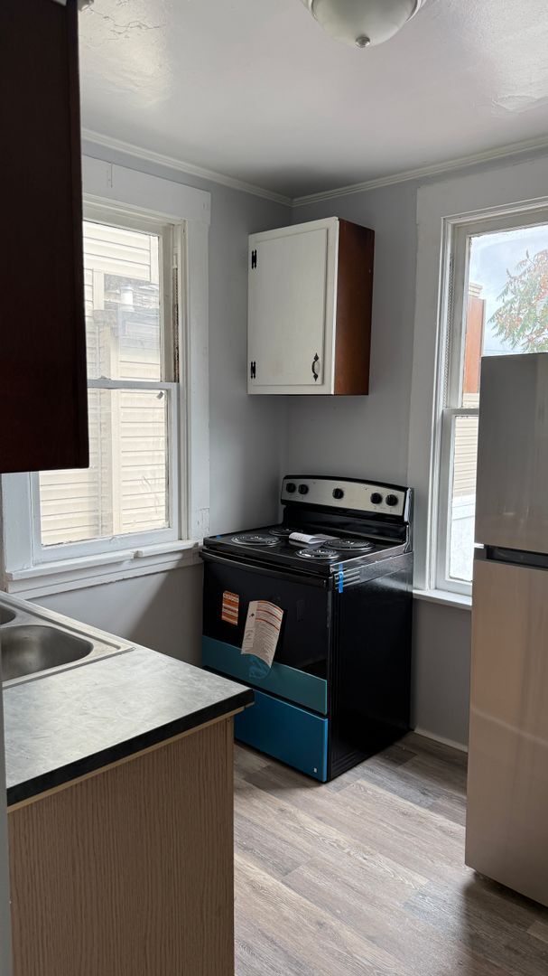 Foto del edificio - 2 bedroom house available now