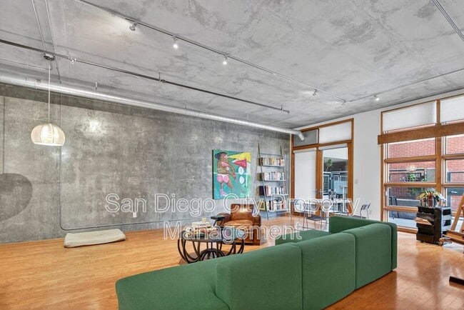 Building Photo - 877 Island Ave