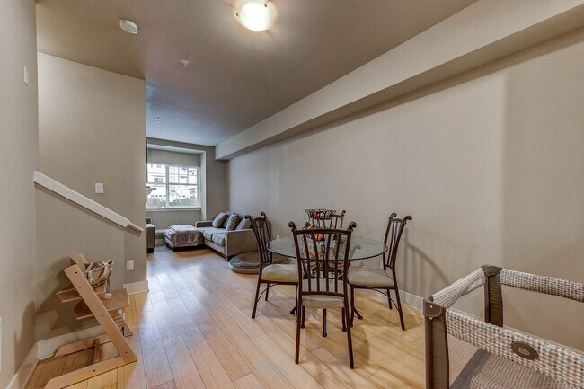 Foto del edificio - Ed Hill Townhome Living