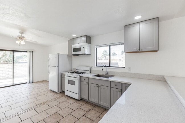 Building Photo - 78683 Ave 42