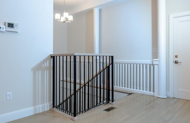 Building Photo - 9 Trotter Ct