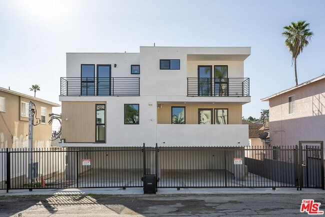 Building Photo - 1430 W 9th St