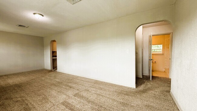 Building Photo - 1112 Carlton Ave