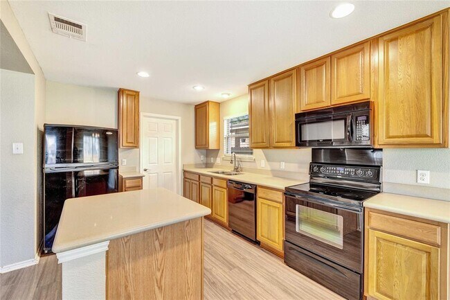 Building Photo - 5601 Sunday Silence Dr