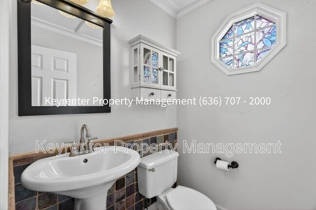 Foto del edificio - 971 Whispering Ridge Ln