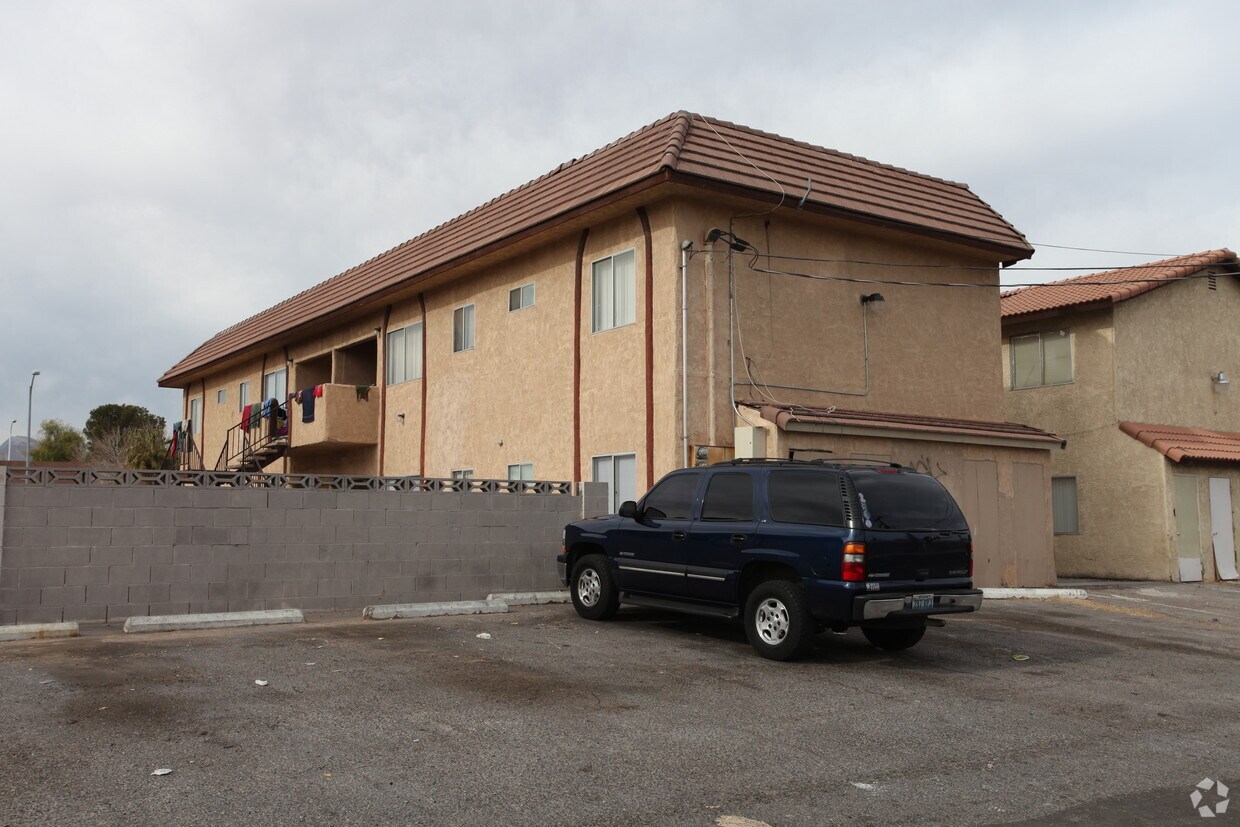 Primary Photo - 2229 Jones Blvd