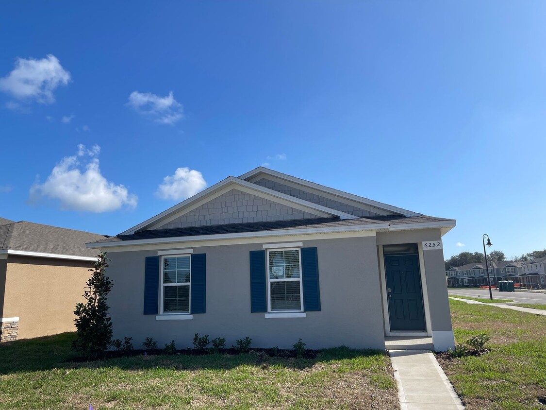 Foto principal - Move in Ready BRAND NEW 4/2 Apopka Home in...