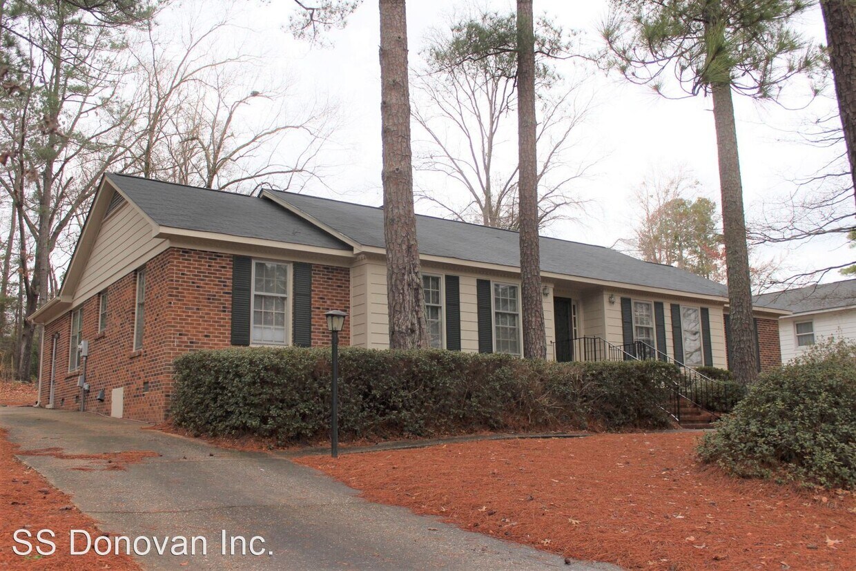 4 br, 2 bath House 5817 Dobson Dr House Rental in Fayetteville, NC