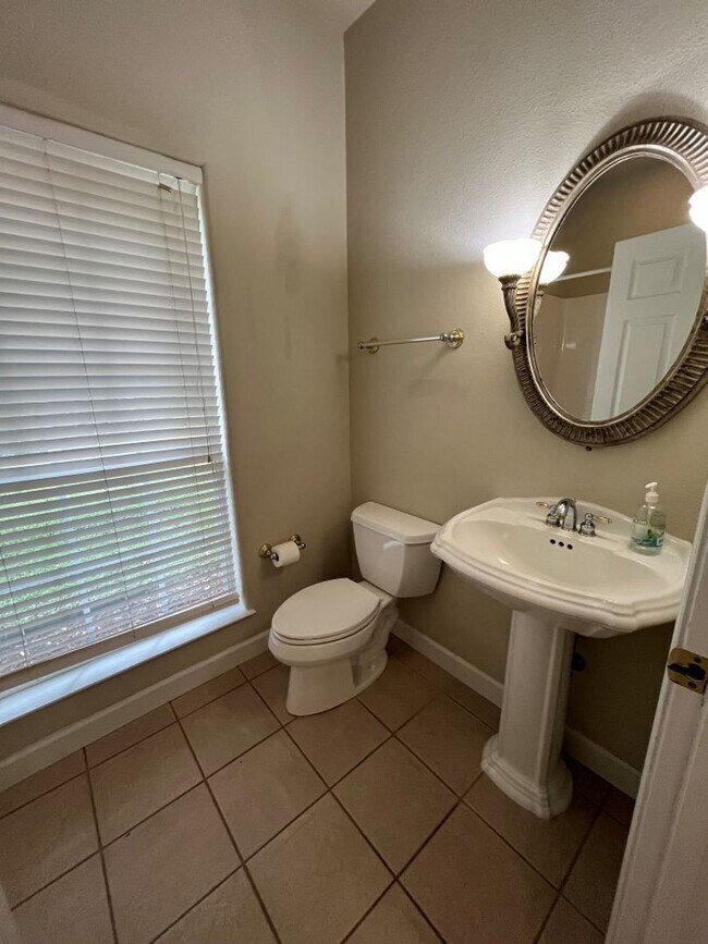 Building Photo - Beautiful Colonial in Boulder Creek subdiv...