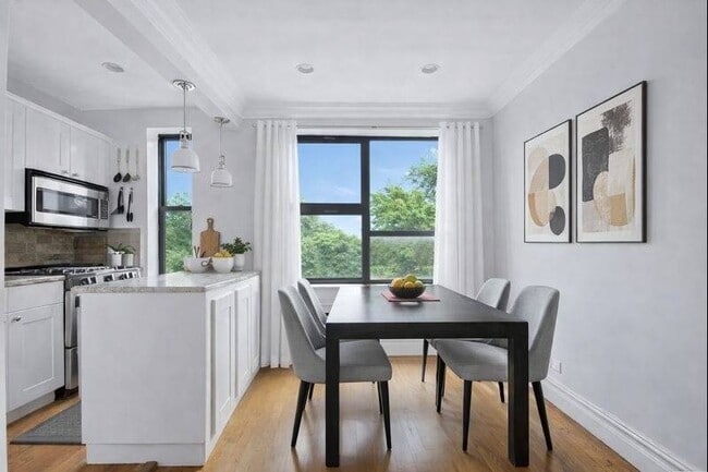 Building Photo - 420 Central Prk W