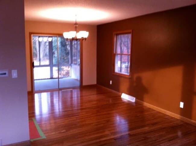 Photo - 3 Bedroom, 2 bath house close to UIHC and Kinnick.