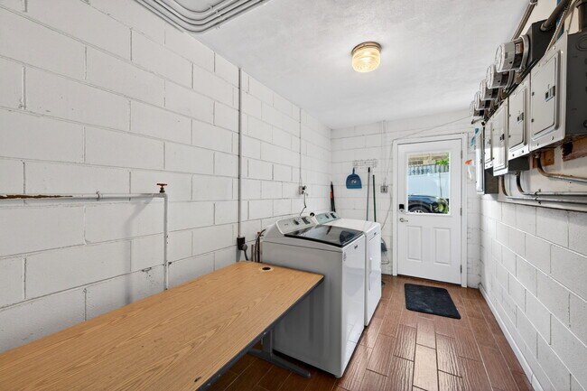 Building Photo - 514 Mariedale Dr