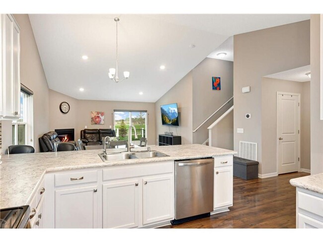 Building Photo - 4 br, 3 bath House - 151xx Emory Circle