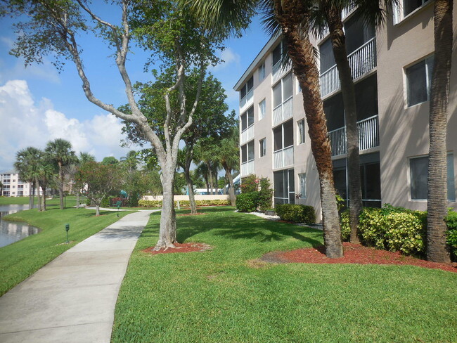 Building Photo - 353 US-1