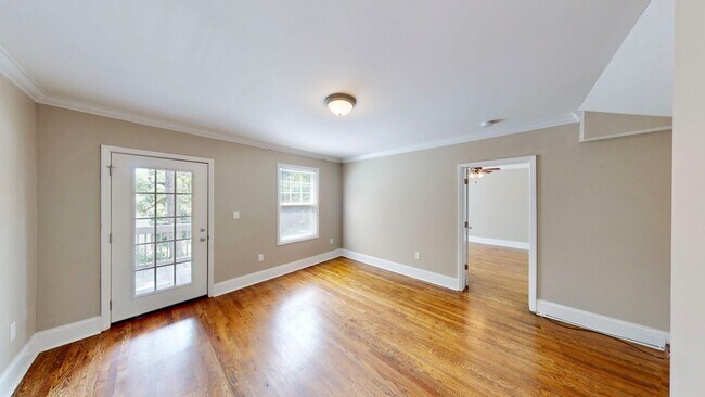 Foto del edificio - 2131 Kirkwood Ave