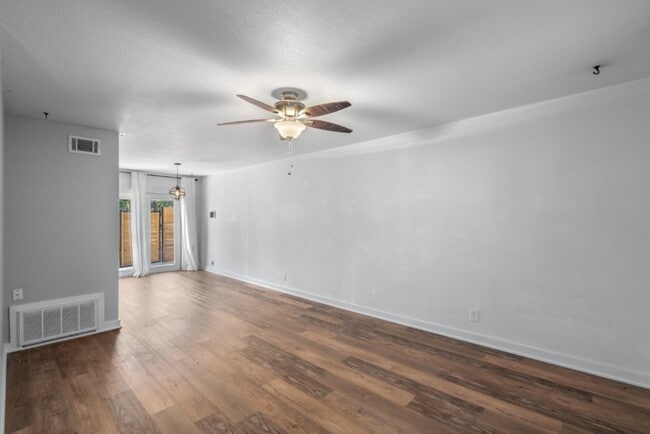 Building Photo - 6211 Manor Rd