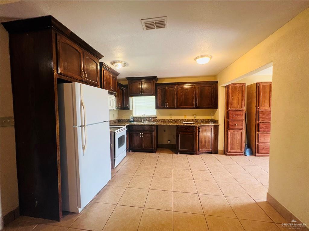 600 N Kika De La Garza Blvd La Joya Tx 78560 House Rental In La