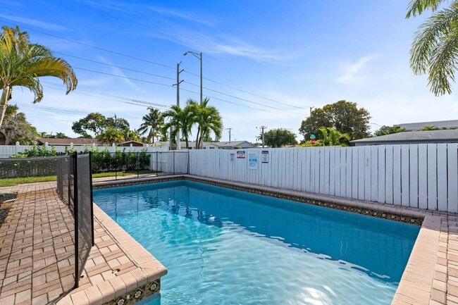 Foto del edificio - 1761 NE 55th St