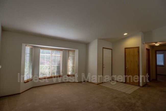 Building Photo - 116 NE 146th St