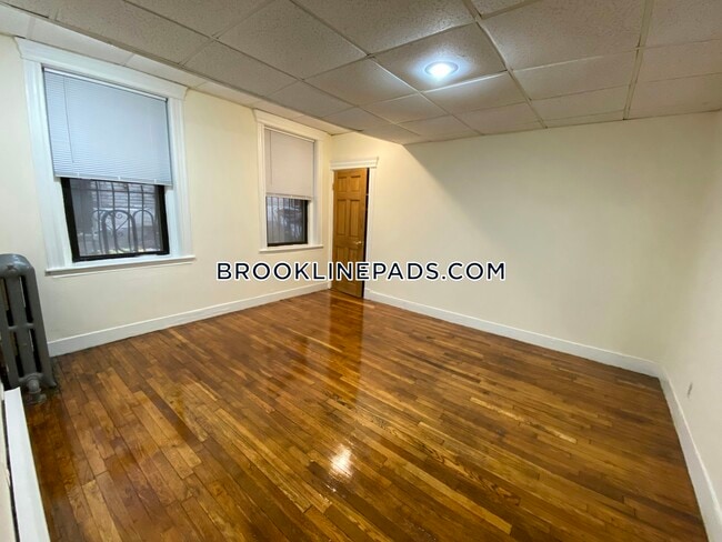 Building Photo - 364 Riverway St.